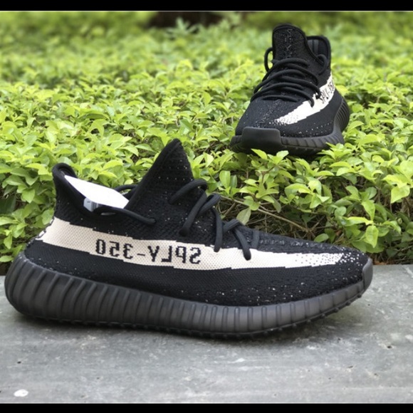 adidas Shoes - Yeezes 350 v2 oreo,comes with a box
